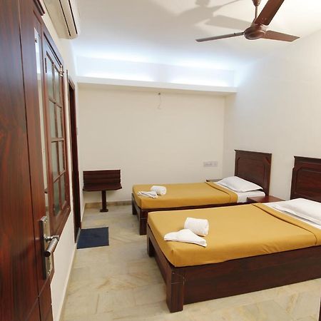 Hotel Park Avenue Kochi Екстериор снимка