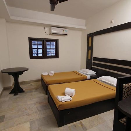 Hotel Park Avenue Kochi Екстериор снимка