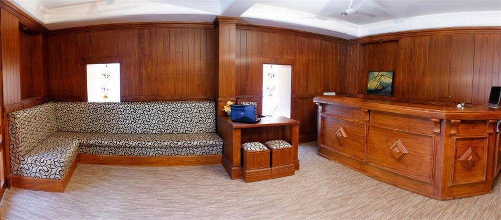 Hotel Park Avenue Kochi Интериор снимка