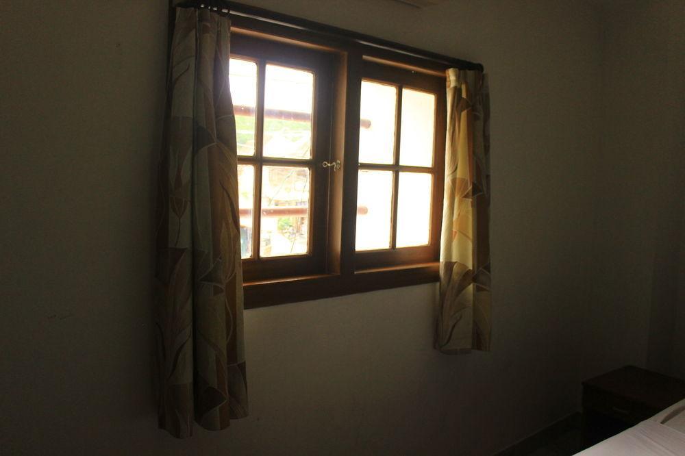 Hotel Park Avenue Kochi Екстериор снимка
