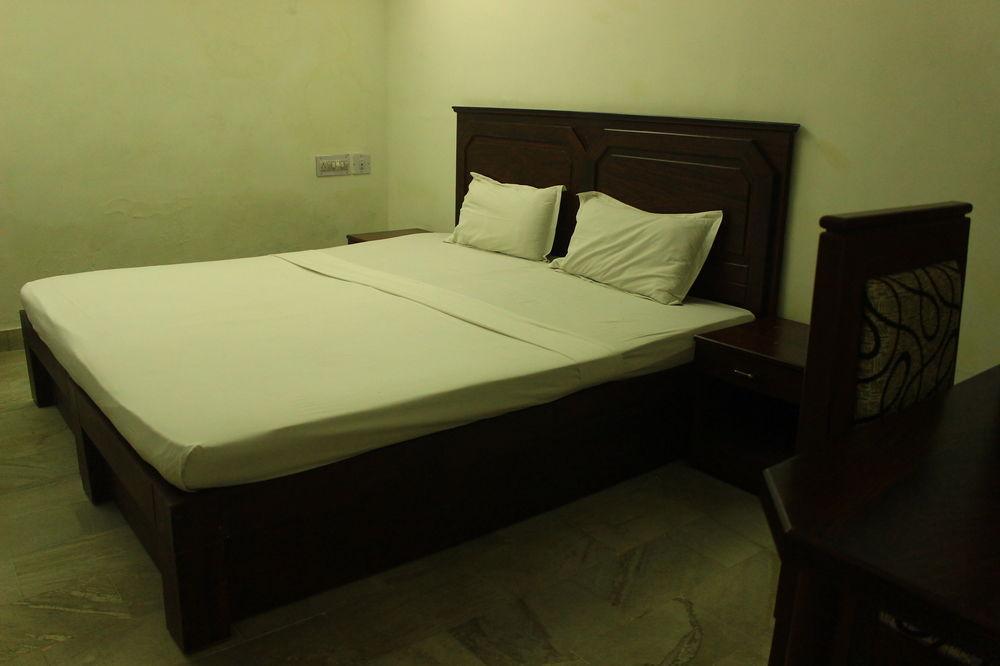 Hotel Park Avenue Kochi Екстериор снимка