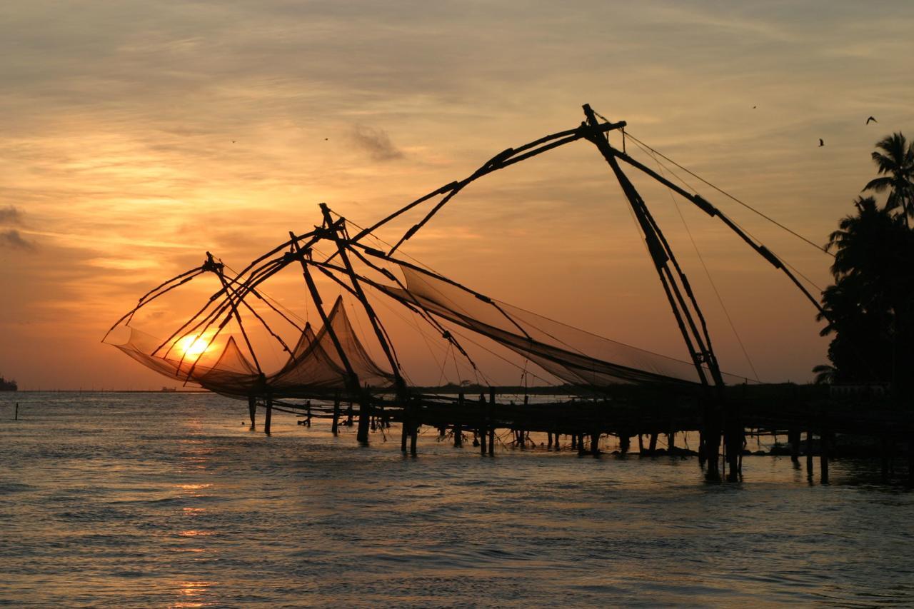 Hotel Park Avenue Kochi Екстериор снимка