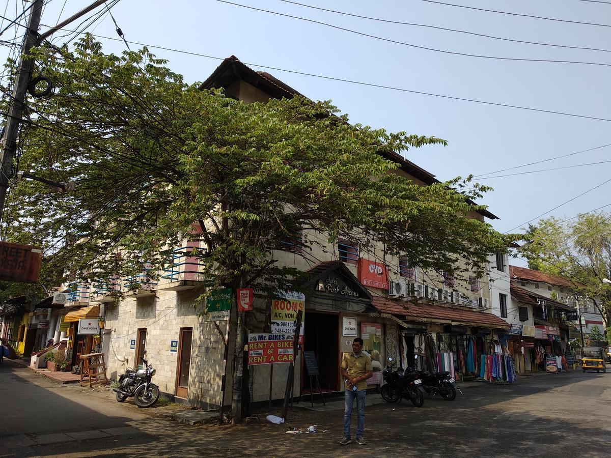 Hotel Park Avenue Kochi Екстериор снимка