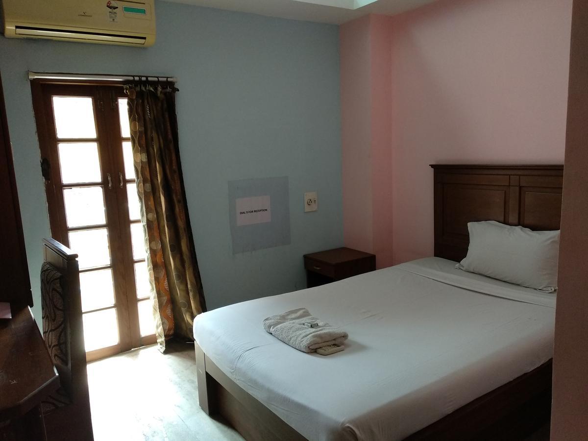 Hotel Park Avenue Kochi Екстериор снимка