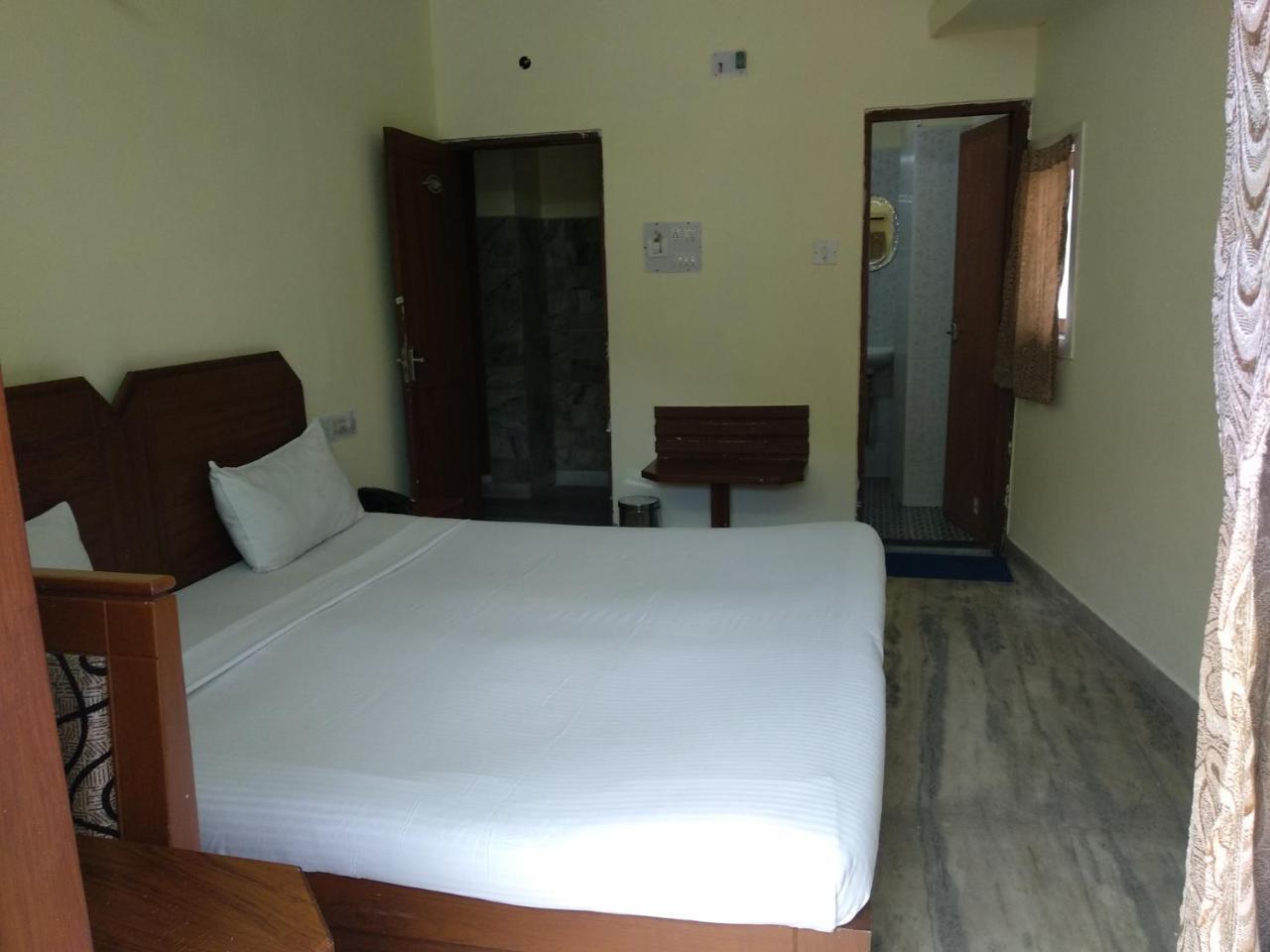 Hotel Park Avenue Kochi Екстериор снимка