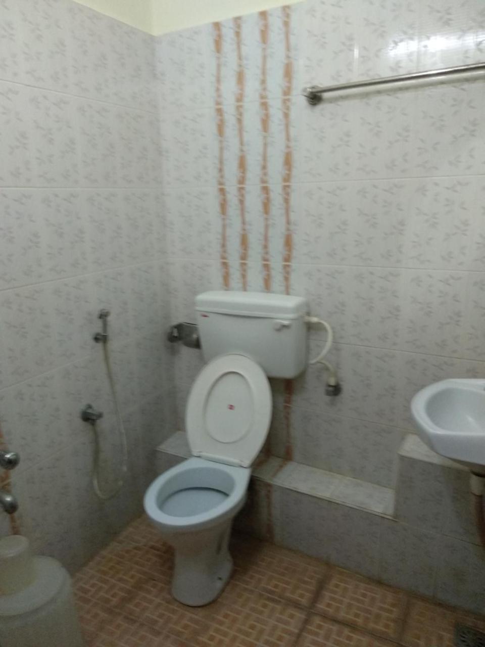 Hotel Park Avenue Kochi Екстериор снимка