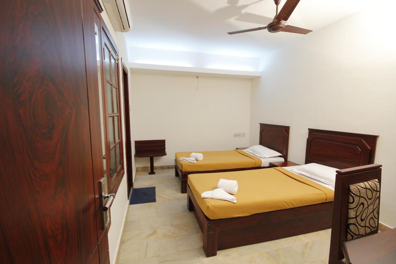 Hotel Park Avenue Kochi Екстериор снимка