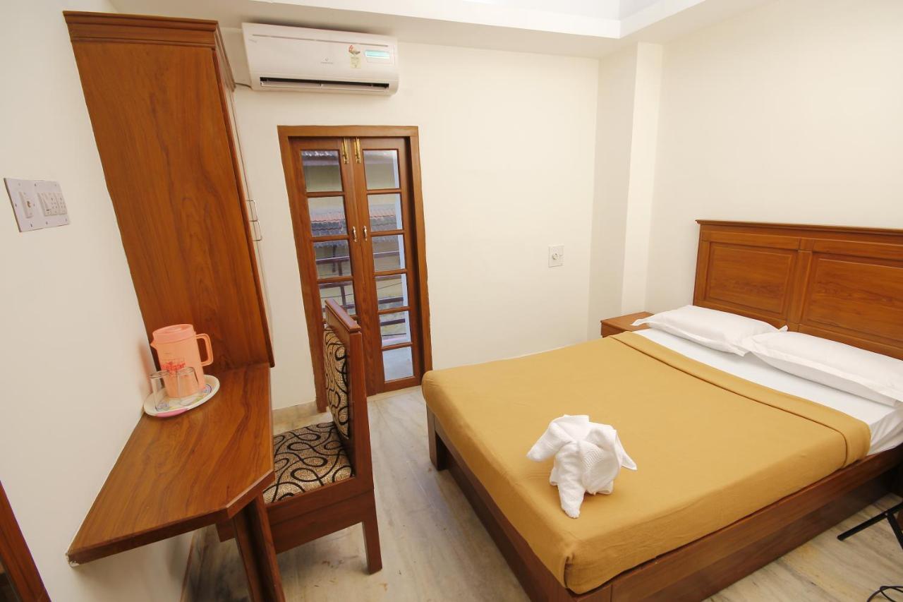 Hotel Park Avenue Kochi Екстериор снимка